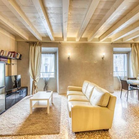 Apartmentsarena - Suite Mercatorum - Piazza Erbe เวโรนา ภายนอก รูปภาพ