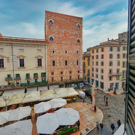 Apartmentsarena - Suite Mercatorum - Piazza Erbe เวโรนา ภายนอก รูปภาพ