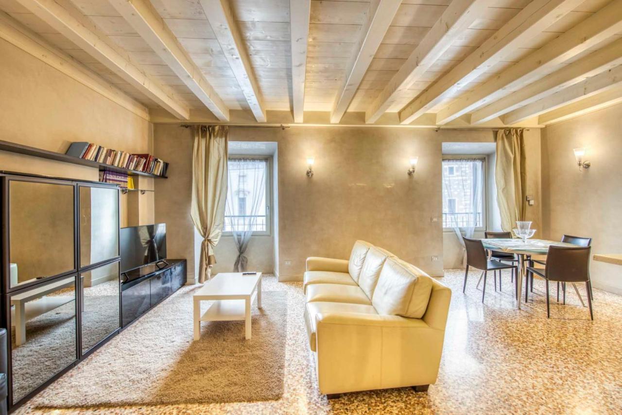 Apartmentsarena - Suite Mercatorum - Piazza Erbe เวโรนา ภายนอก รูปภาพ
