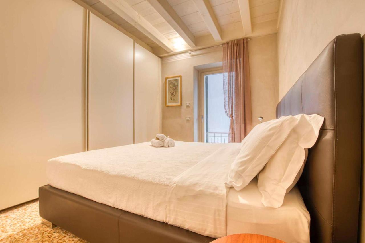 Apartmentsarena - Suite Mercatorum - Piazza Erbe เวโรนา ภายนอก รูปภาพ