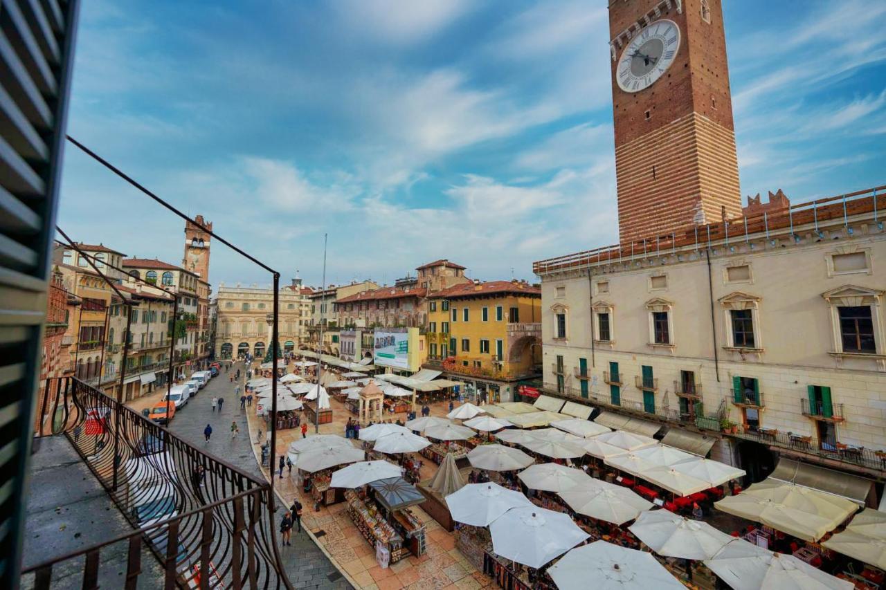 Apartmentsarena - Suite Mercatorum - Piazza Erbe เวโรนา ภายนอก รูปภาพ