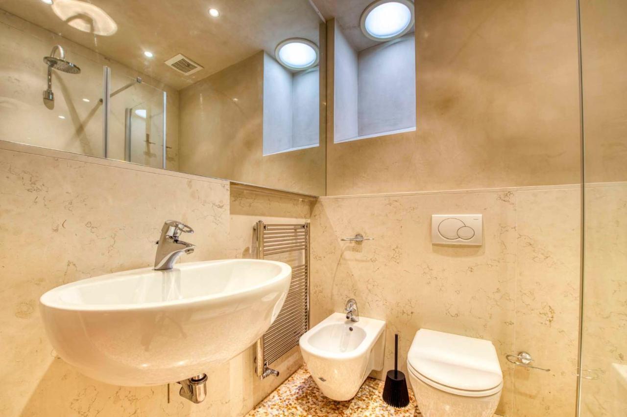 Apartmentsarena - Suite Mercatorum - Piazza Erbe เวโรนา ภายนอก รูปภาพ