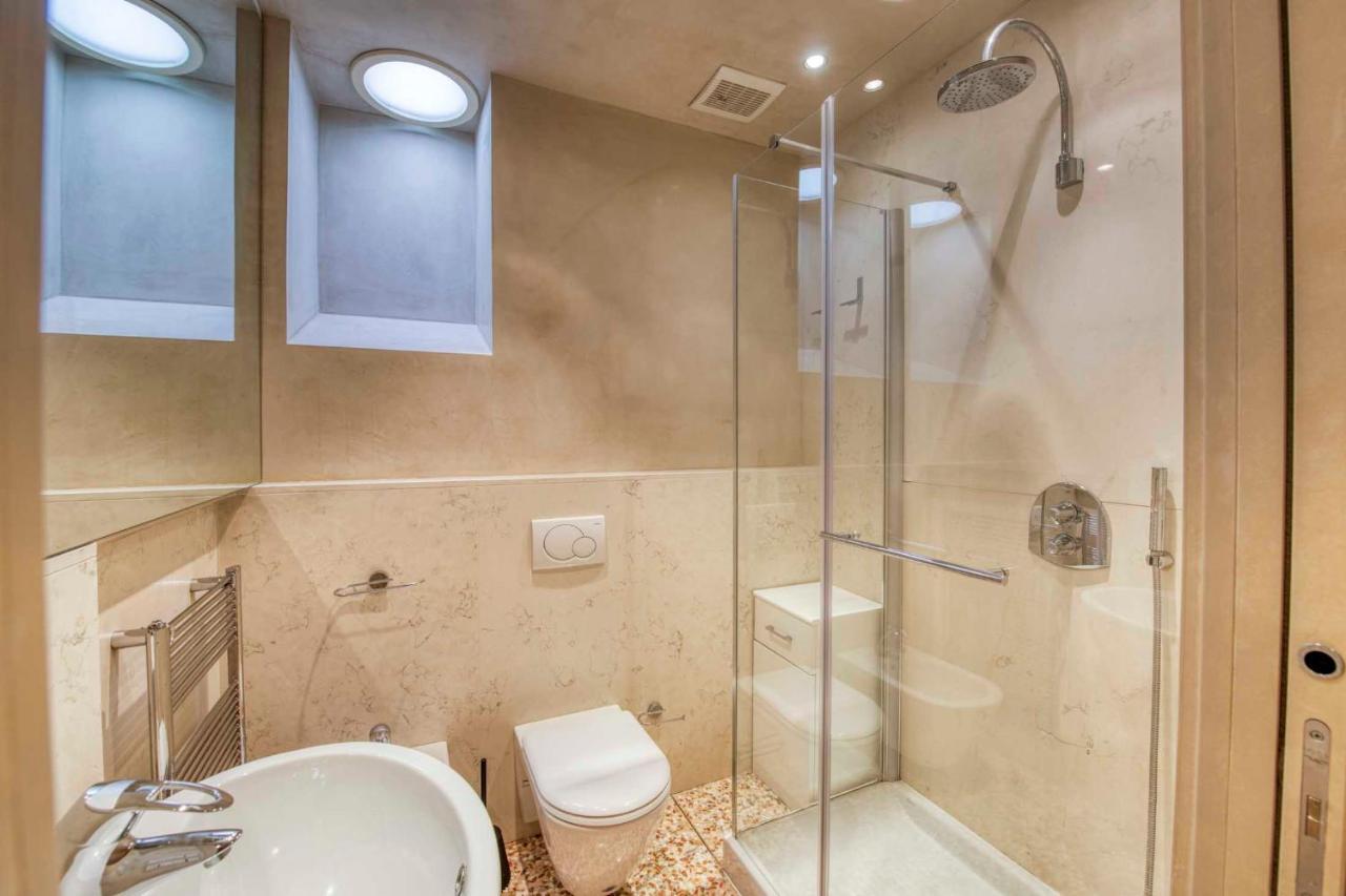 Apartmentsarena - Suite Mercatorum - Piazza Erbe เวโรนา ภายนอก รูปภาพ