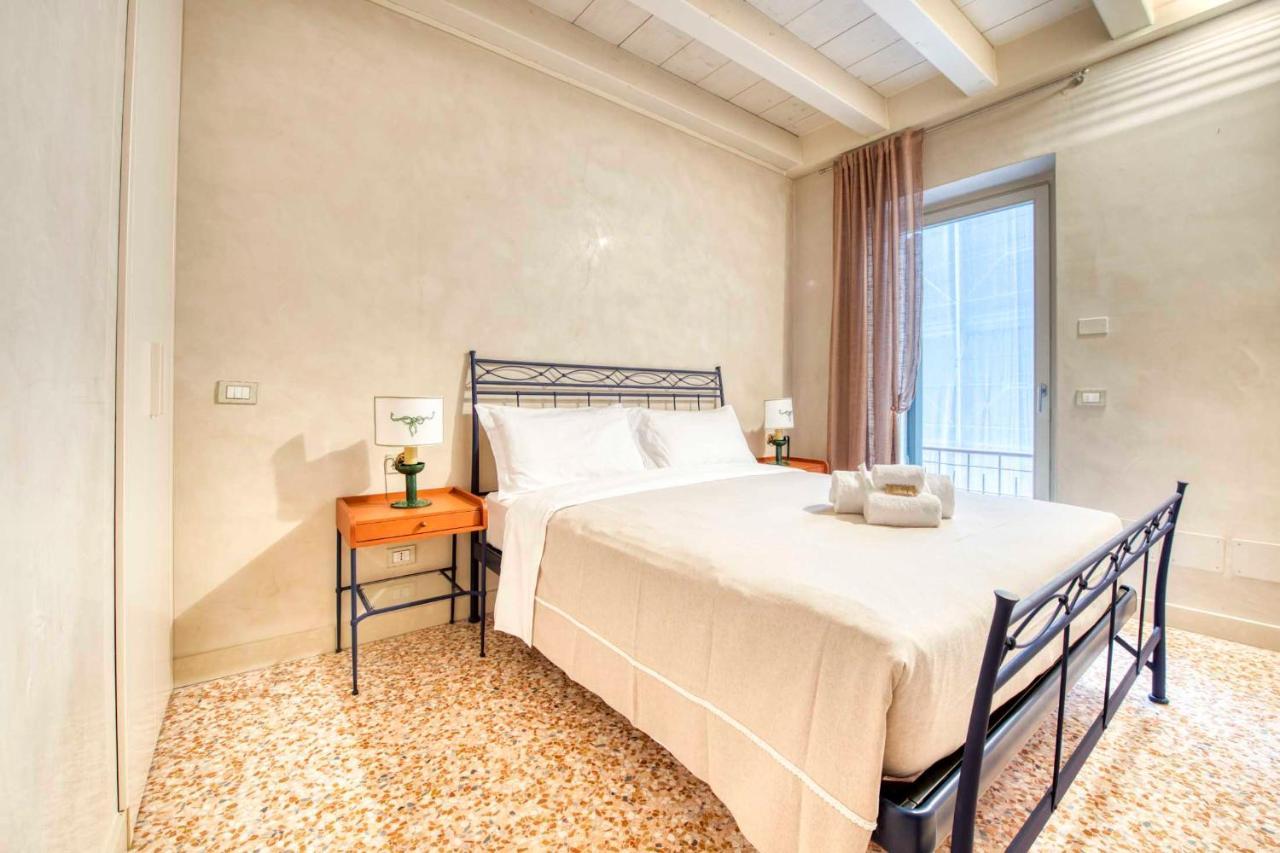 Apartmentsarena - Suite Mercatorum - Piazza Erbe เวโรนา ภายนอก รูปภาพ
