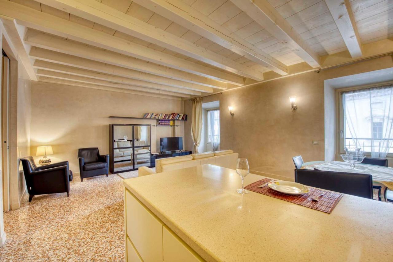 Apartmentsarena - Suite Mercatorum - Piazza Erbe เวโรนา ภายนอก รูปภาพ