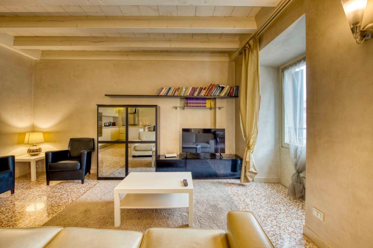Apartmentsarena - Suite Mercatorum - Piazza Erbe เวโรนา ภายนอก รูปภาพ