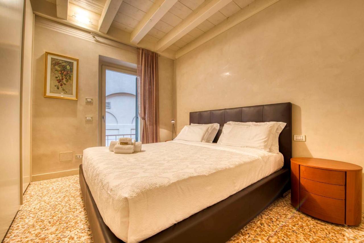 Apartmentsarena - Suite Mercatorum - Piazza Erbe เวโรนา ภายนอก รูปภาพ