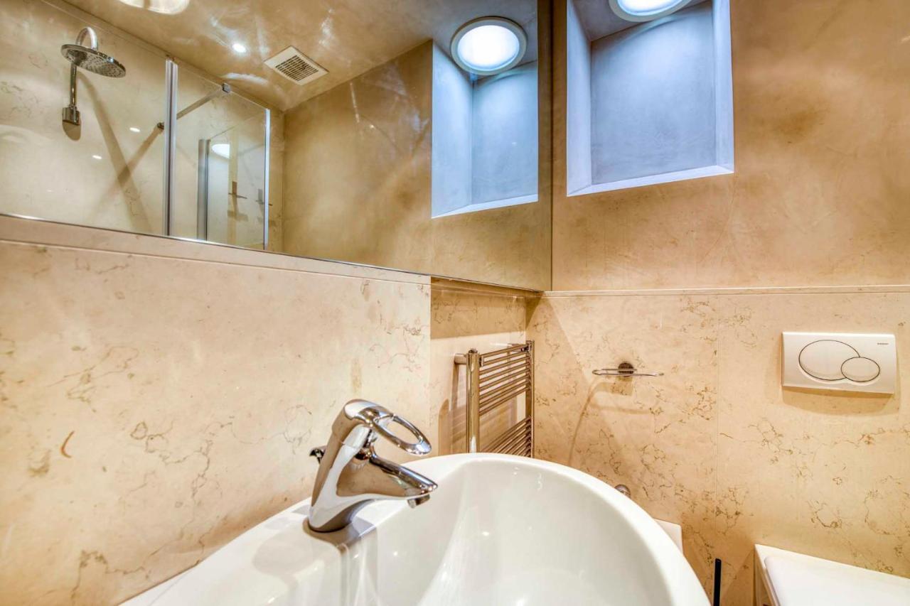 Apartmentsarena - Suite Mercatorum - Piazza Erbe เวโรนา ภายนอก รูปภาพ