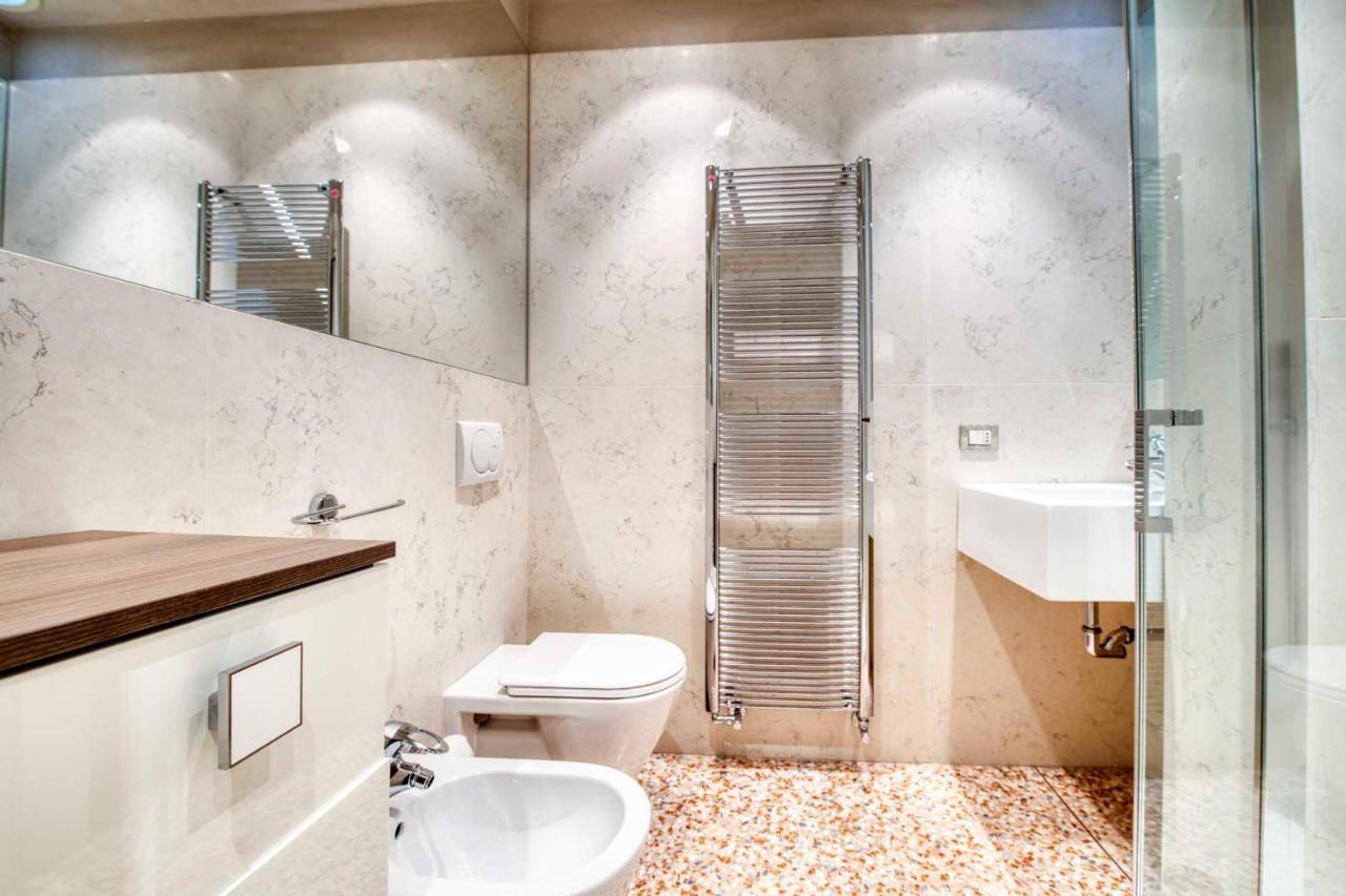 Apartmentsarena - Suite Mercatorum - Piazza Erbe เวโรนา ภายนอก รูปภาพ